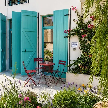 Flower Cozy Flat Santorini 5 Minutes Walking From The Sea Free Parking Διαμέρισμα Χειμάρρα